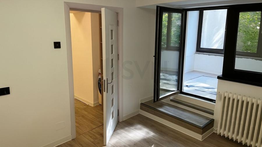 Apartament cu 4 camere nedecomandat, mobilat în P-ța Unirii