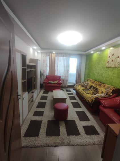 Apartament cu 3 camere decomandat în Tudor
