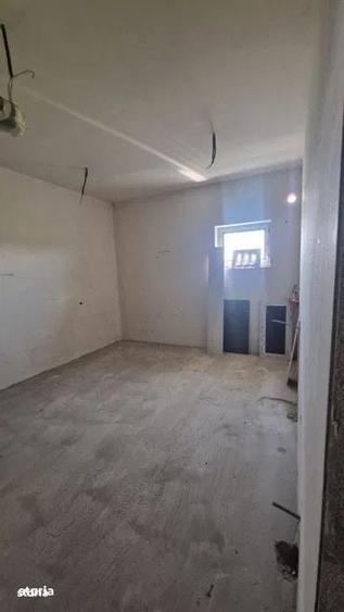 Casă cu 4 camere semidecomandat cu Teren 350 Mp în Jucu