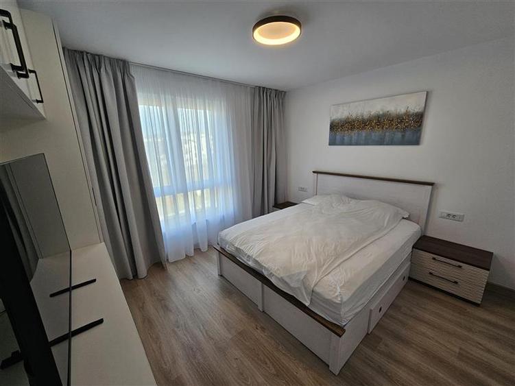 Apartament cu 3 camere decomandat, mobilat în Tractorul