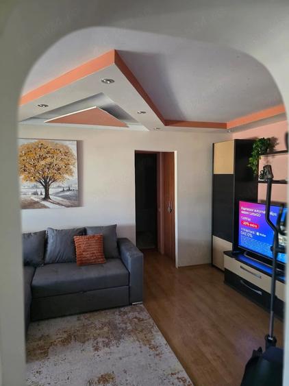 Apartament cu 2 camere semidecomandat în Berceni