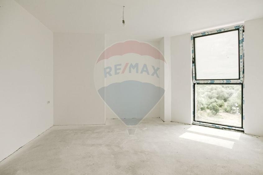 Apartament cu 3 camere semidecomandat în Subcetate