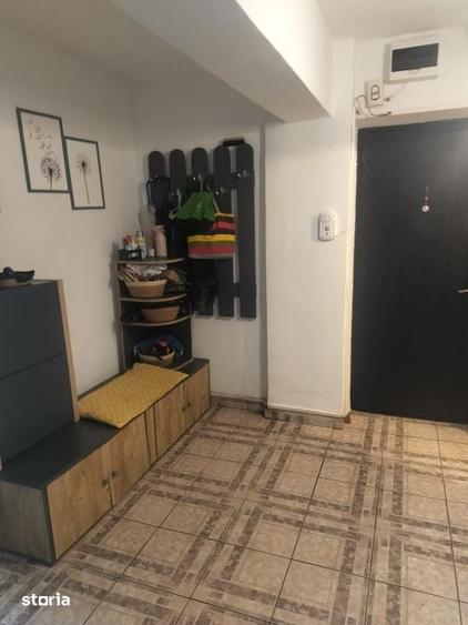 Apartament cu 3 camere decomandat în Siloz