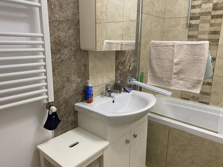 Apartament cu 3 camere semidecomandat în Plevnei