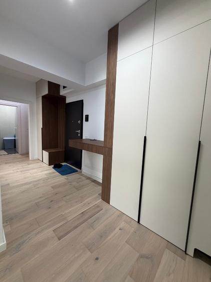 Apartament cu 3 camere semidecomandat, mobilat în Central