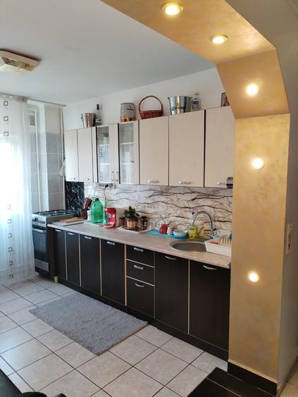 Apartament cu 3 camere decomandat în Exterior Vest