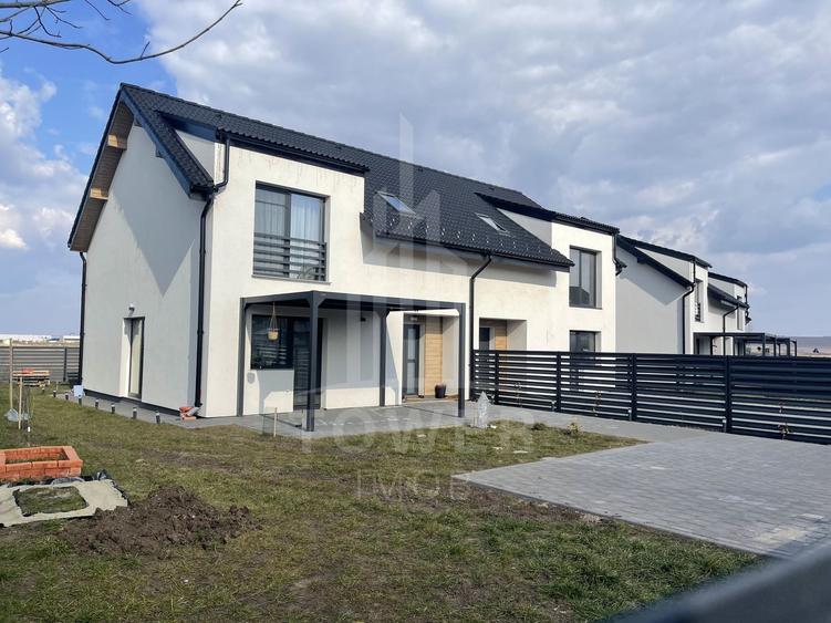 Duplex cu 4 camere cu Canalizare în Șura Mică