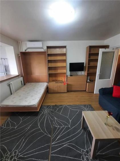 Garsonieră decomandată în Pajura