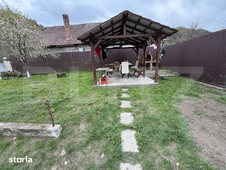 Casă cu 4 camere cu Teren 1200 Mp în Surduc