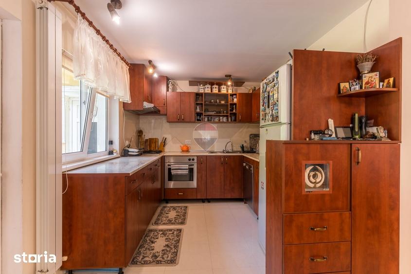 Casă cu 5 camere cu Teren 869 Mp în Bucium