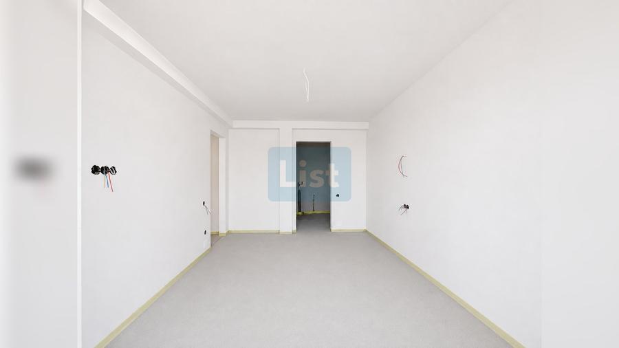 Casă cu 5 camere cu Teren 300 Mp în Florești