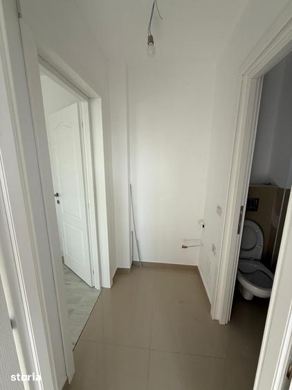 Apartament cu 3 camere semidecomandat în Tache