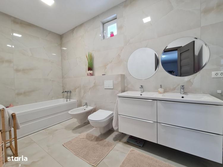 Casă cu 4 camere decomandat în Central