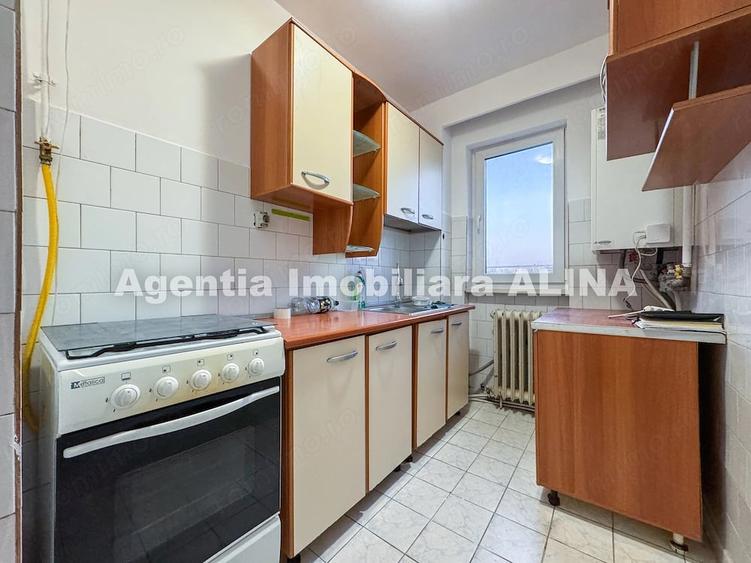 Apartament cu 3 camere semidecomandat în Astoria