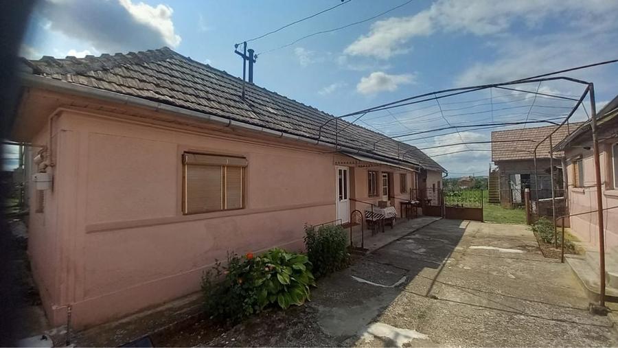 Casă cu 4 camere în Bucerdea Grânoasă