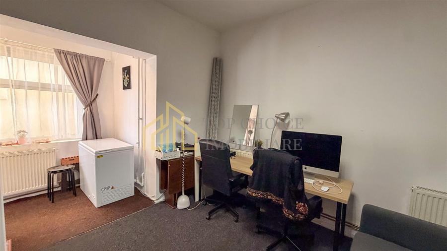 Apartament cu 8 camere în Tei