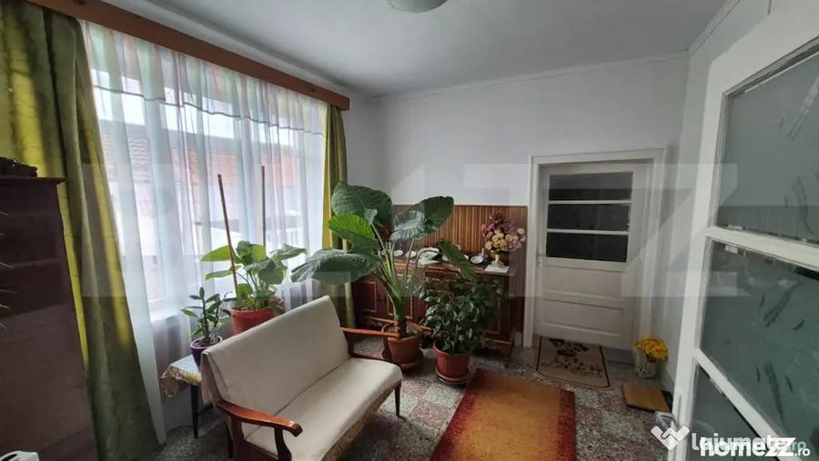 Casă cu 1 camere cu Teren 500 Mp în Titulescu