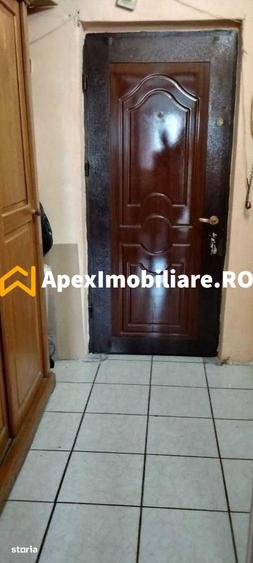 Garsonieră decomandată în Tei