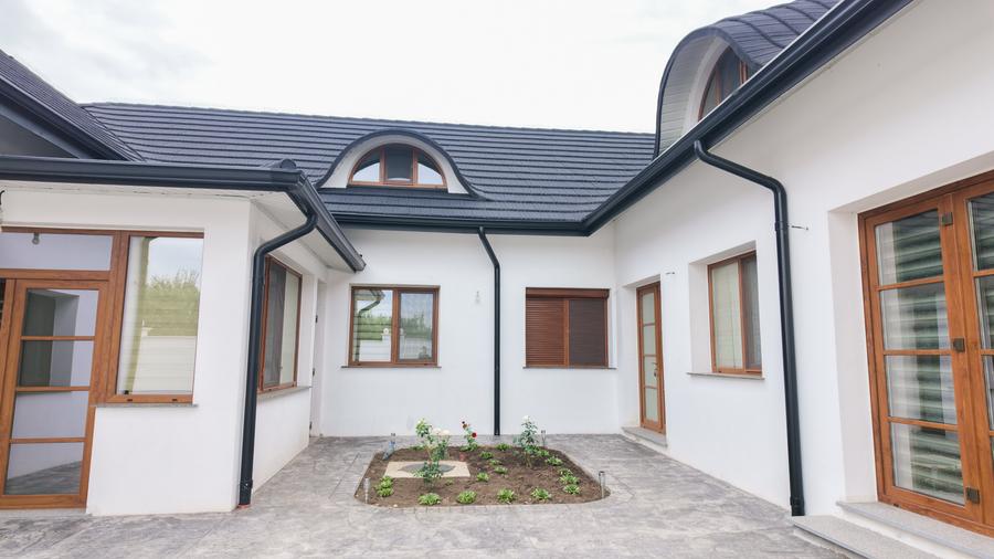 Casă individuală cu 6 camere cu Garaj în Volovăț