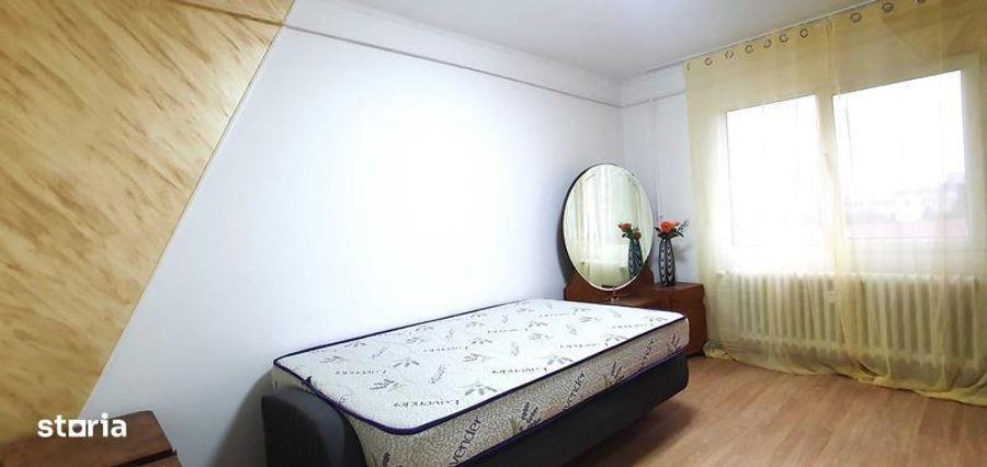 Apartament cu 3 camere semidecomandat în Florești