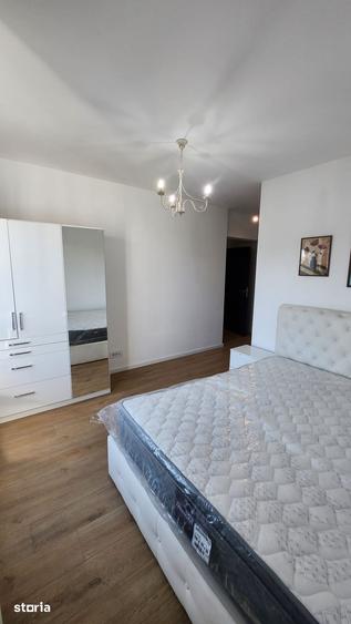 Apartament cu 3 camere semidecomandat în Dâmbul Rotund