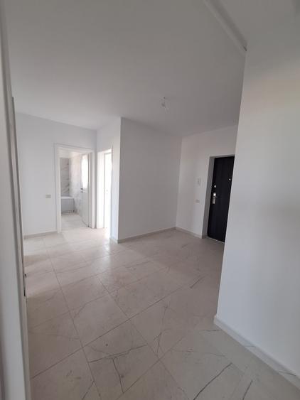 Apartament cu 3 camere decomandat în Exterior Vest