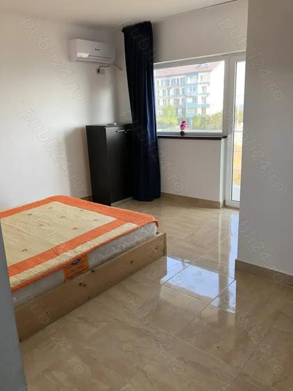 Casă cu 6 camere cu Teren 100 Mp în Central