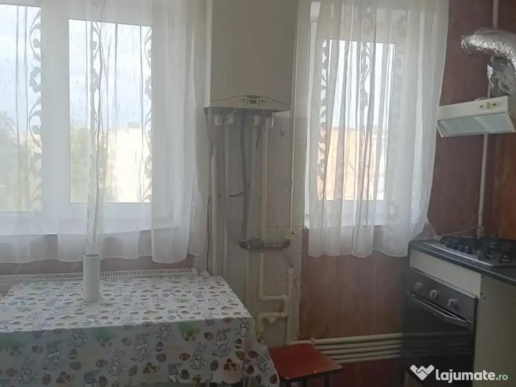 Apartament cu 3 camere decomandat în Micro 14