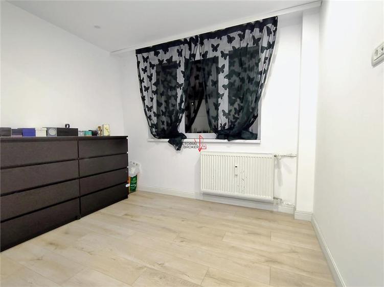 Apartament cu 3 camere decomandat în Titan