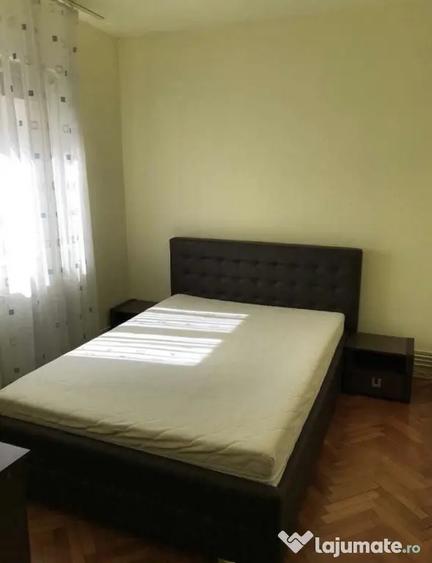 Apartament cu 2 camere semidecomandat în Cetate