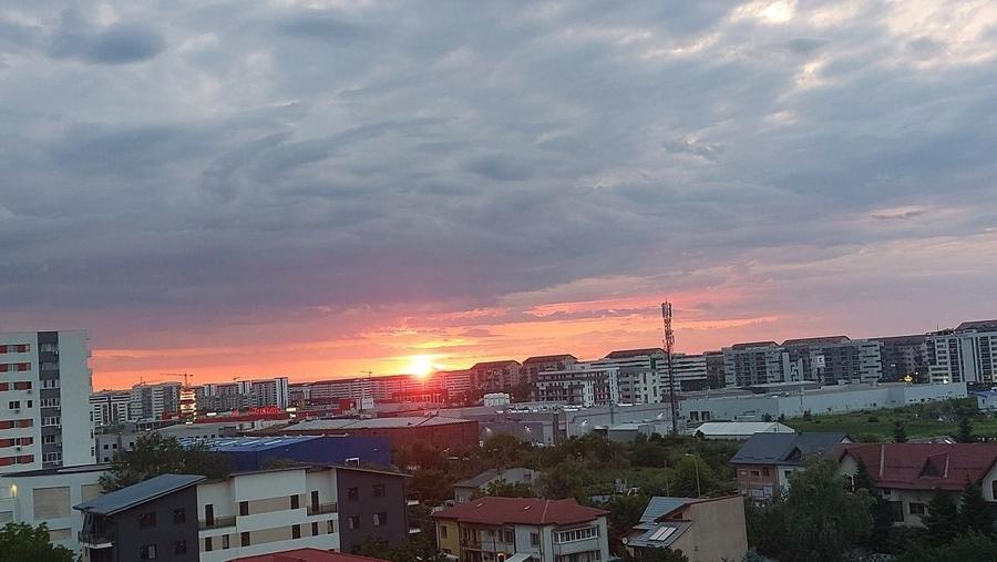 Apartament cu 3 camere decomandat în Păcii