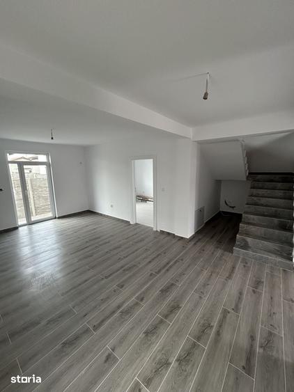 Casă cu 3 camere cu Teren 305 Mp în Ciarda Roșie