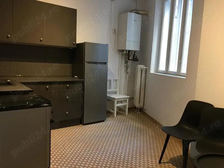 Apartament cu 4 camere decomandat în Central