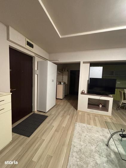 Apartament cu 3 camere în Craiovița Nouă