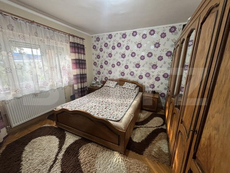 Apartament cu 3 camere decomandat, mobilat în Carpați 2