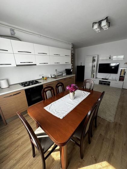Apartament cu 3 camere decomandat în Turnișor