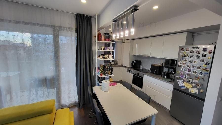 Apartament cu 3 camere decomandat, mobilat în Victoriei
