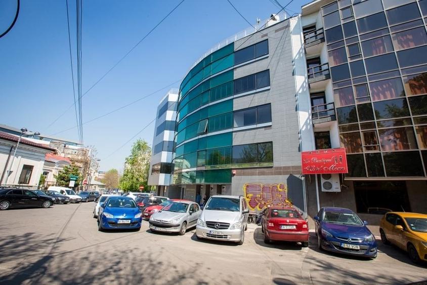 Birou, de 2,800 mp, în Romană