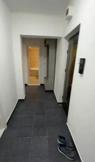 Apartament cu 3 camere decomandat, mobilat în Nicolina