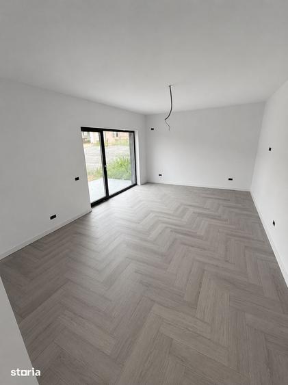 Casă cu 4 camere cu Teren 400 Mp în Clinceni