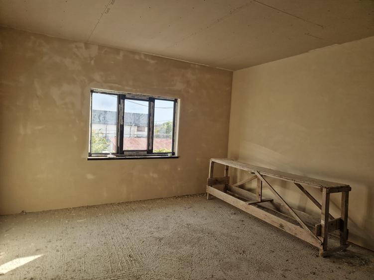 Duplex cu 4 camere cu Teren 180 Mp în Est