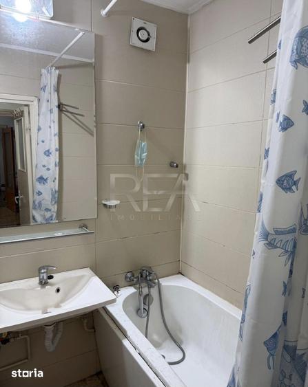 Apartament cu 3 camere semidecomandat în Drumul Taberei
