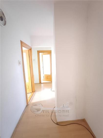 Apartament cu 3 camere decomandat în Nicolina