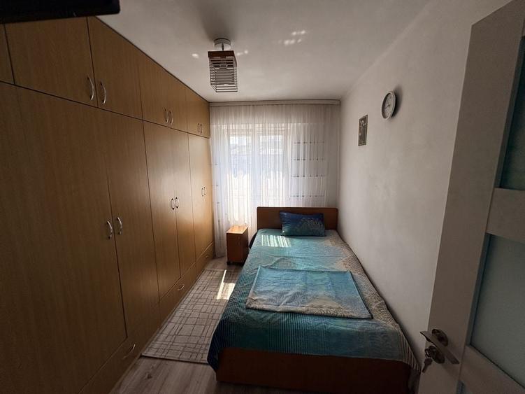 Apartament cu 3 camere decomandat în Exterior Vest