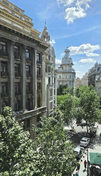 Apartament cu 4 camere decomandat în P-ța Universității
