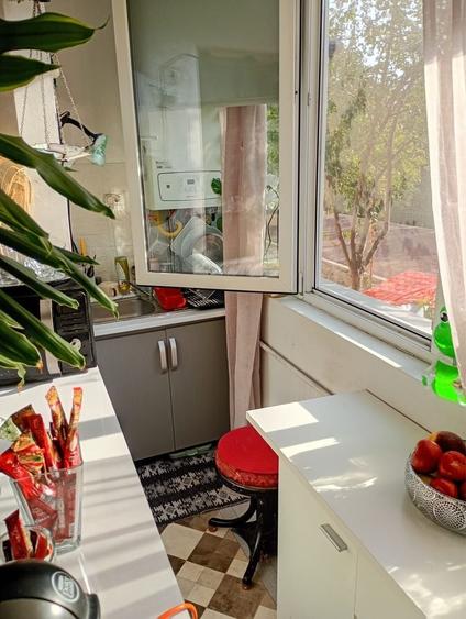 Apartament cu 3 camere semidecomandat în Central