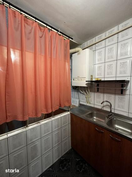 Apartament cu 3 camere semidecomandat în Cornișa
