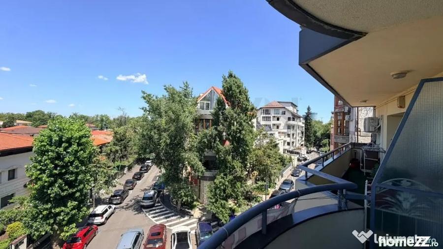 Apartament cu 3 camere semidecomandat în Primăverii