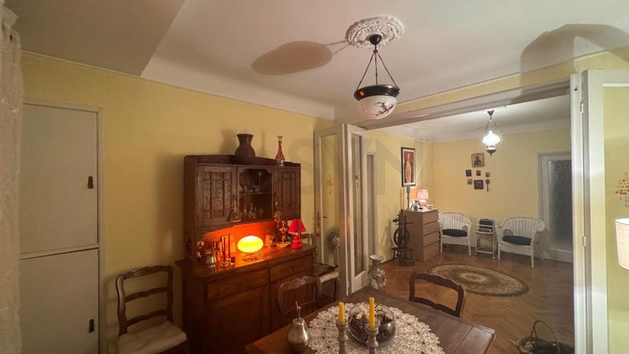 Apartament cu 4 camere decomandat în Moșilor