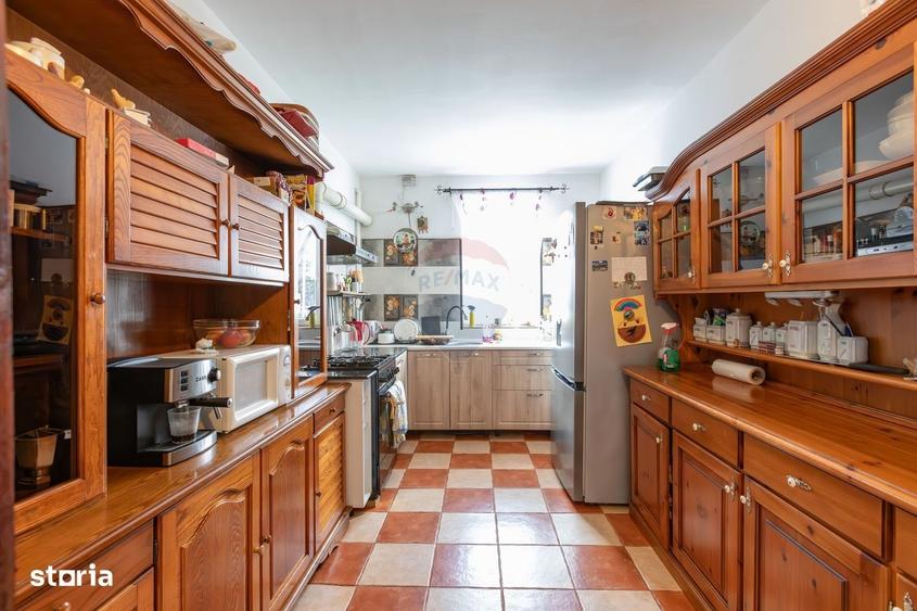 Casă cu 4 camere cu Teren 230 Mp în Măgura